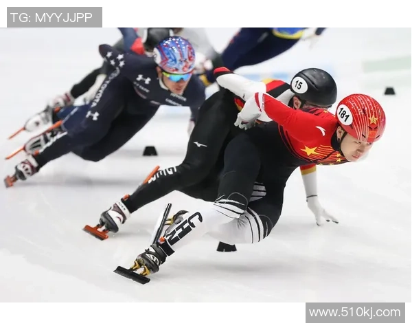 中国选手包揽短道速滑世界杯前三 场馆内欢呼声震天动地